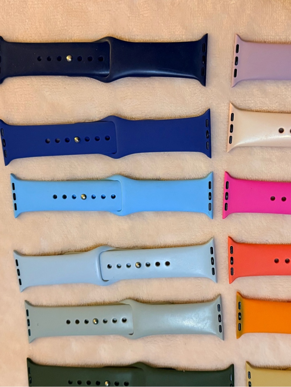 Assorted Apple Watch Bands in Multiple Colors - Picture 4 of 6